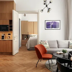 R16 Residences 5* براغ