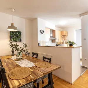  Apartamento Gozsdu White Raven 305