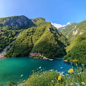  Vandrarhem Riverside Komani Albanien